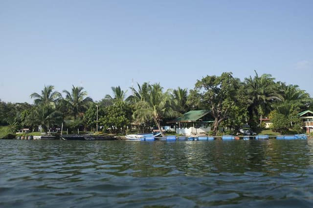 Adi Lake Resort